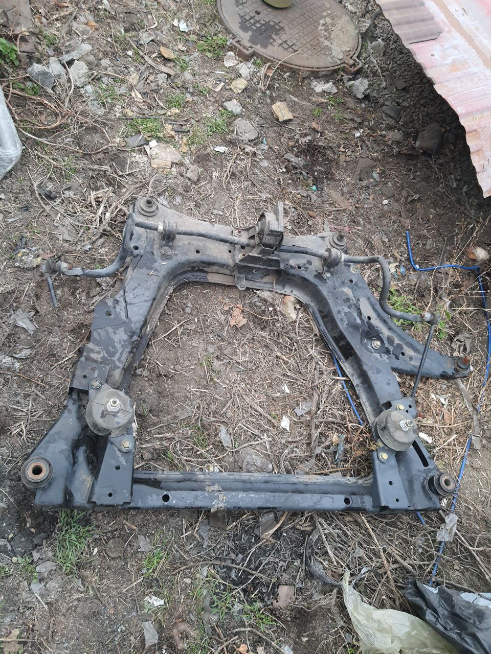 передній підрамник ліф