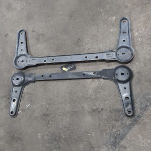 кронштейн підрамнику, ніссан б/у