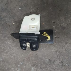 замок багажнику нісан ліф б/у