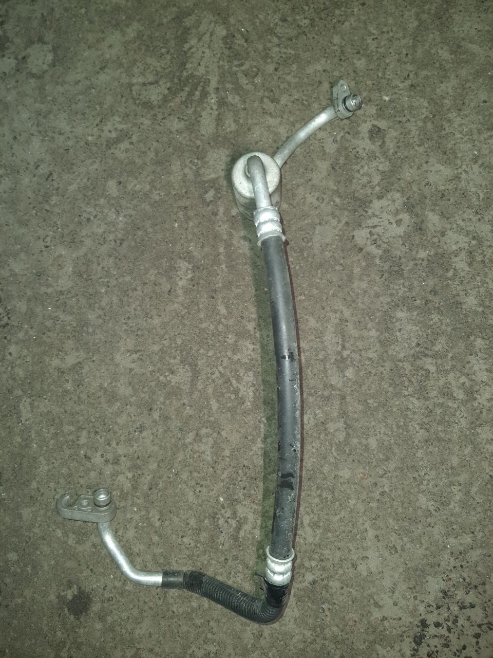 Трубка кондиционера с бачком лиф б/у