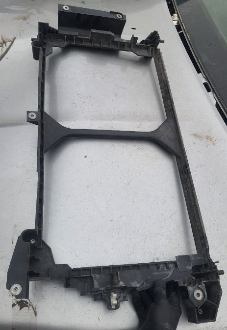 рамка радиатора, дифузора нисан лиф 13-