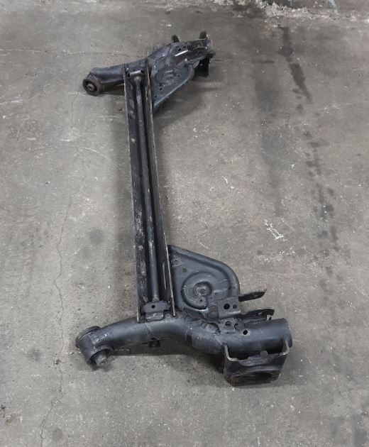 нисан лиф балка задняя, отличное состояние, саленблоки целые б/у