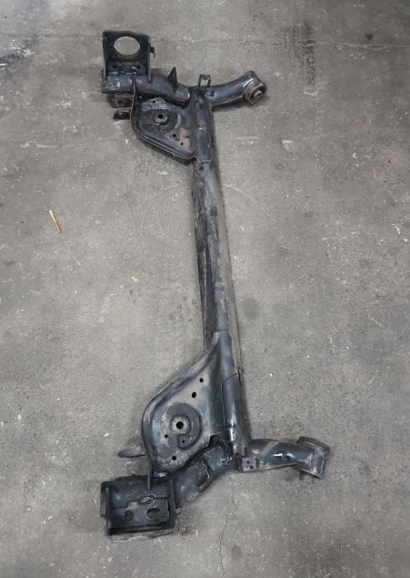 нисан лиф балка задняя, отличное состояние, саленблоки целые б/у