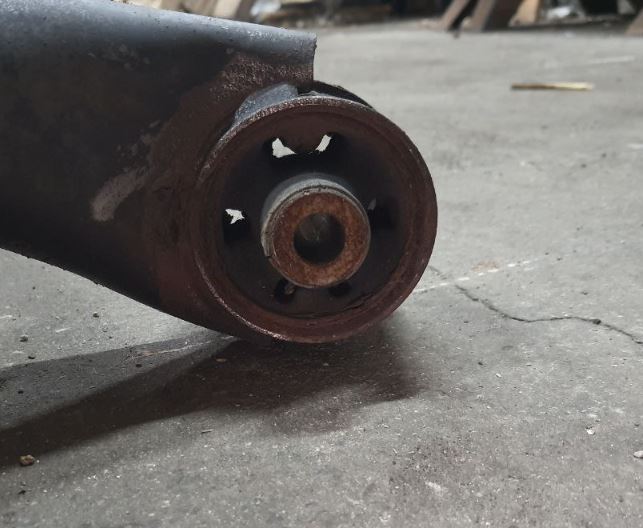 нисан лиф балка задняя, отличное состояние, саленблоки целые б/у