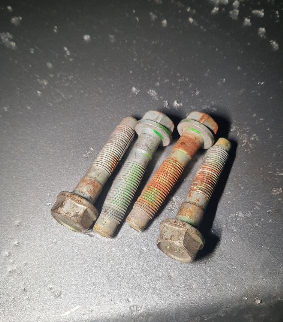 болт кріплення амортизатора до цапфи б/у