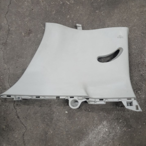 чудовий стан, ліва обшивка заадньої стойки нісан ліф