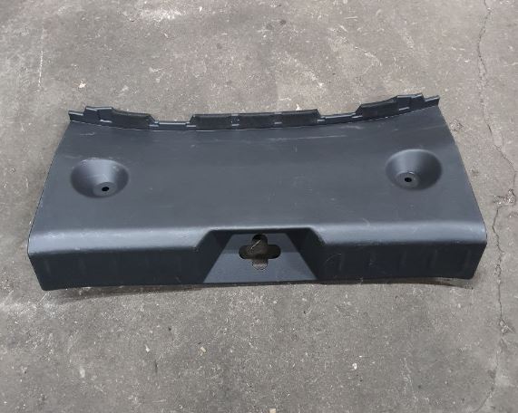 чудовий стан, пластикова накладка багажнику нісан ліф накладка задньої панелі б/у