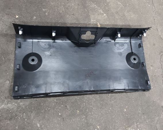 чудовий стан, пластикова накладка багажнику нісан ліф накладка задньої панелі б/у