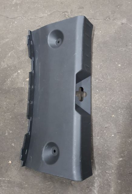 чудовий стан, пластикова накладка багажнику нісан ліф накладка задньої панелі б/у