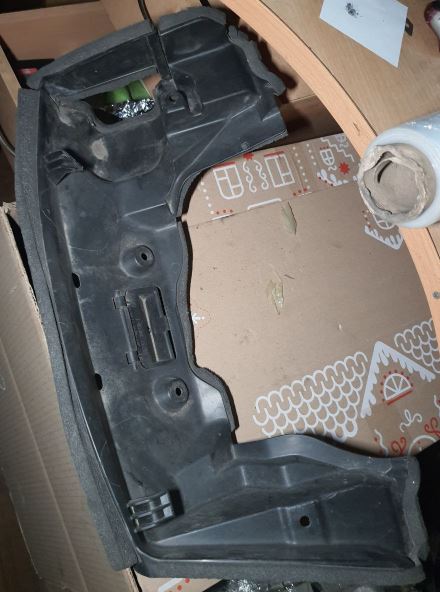 ідеальний стан пласмасовий корпус, є і металева корпусу зарядки ліф б/у