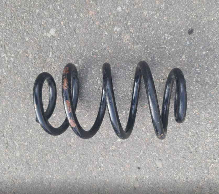 практично як нова, невеликий пробіг, задня пружина нісан ліф 2013-