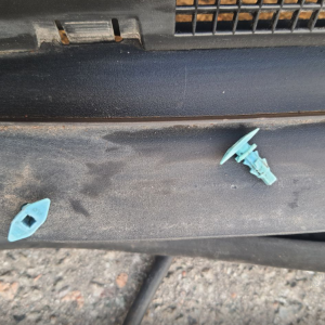 комелект 2шт кліпса ущільнення жабо нісан ліф