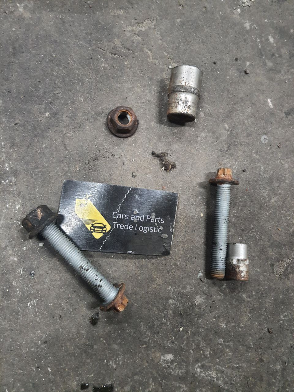болт кріплення рульової рейки Range Rover L322 (2002 - 2012)