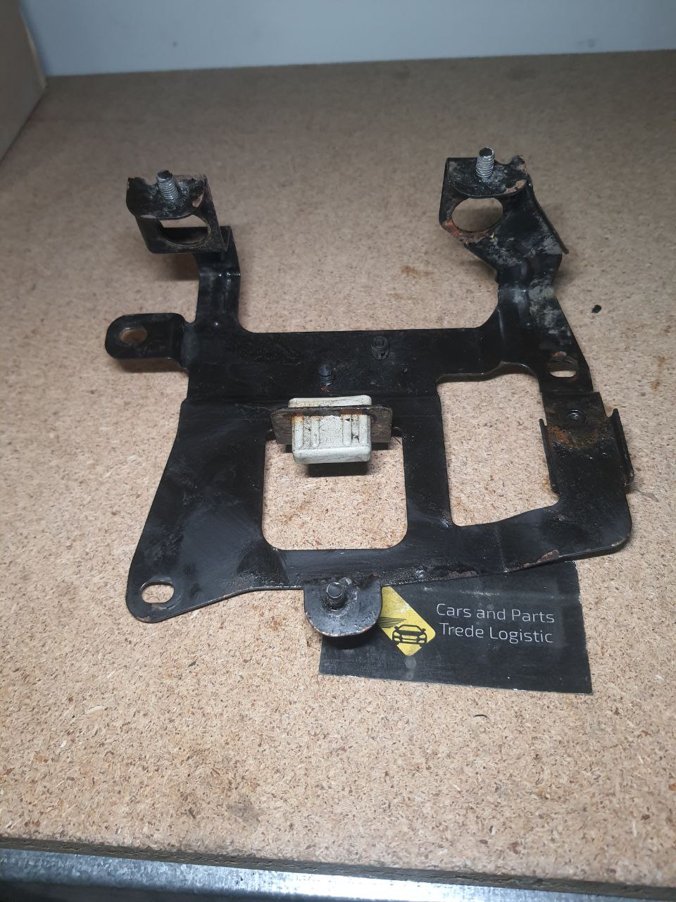 кронштейн кріплення помпи обігрівача Range Rover L322