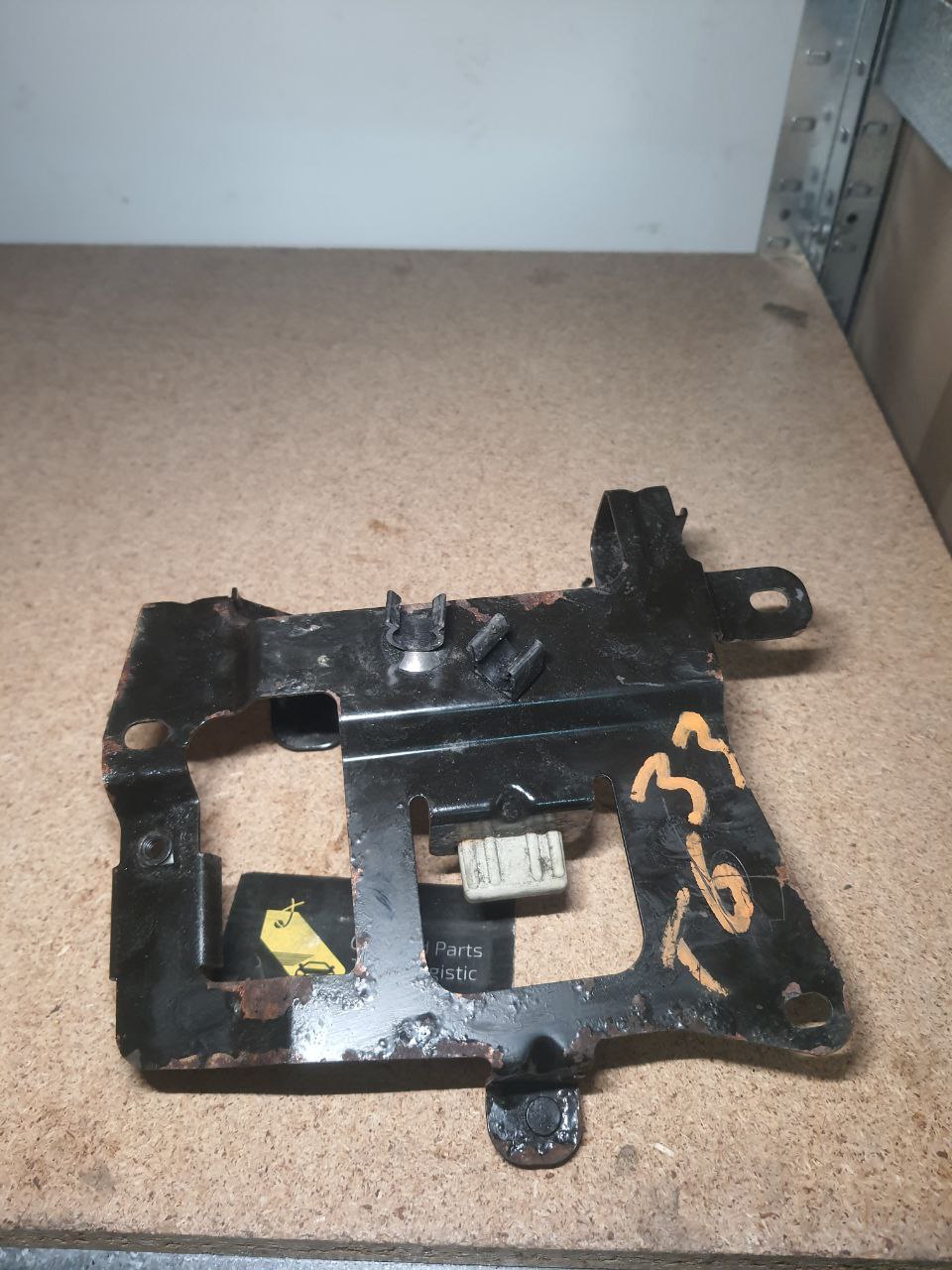 кронштейн кріплення помпи обігрівача Range Rover L322 - Зображення 2