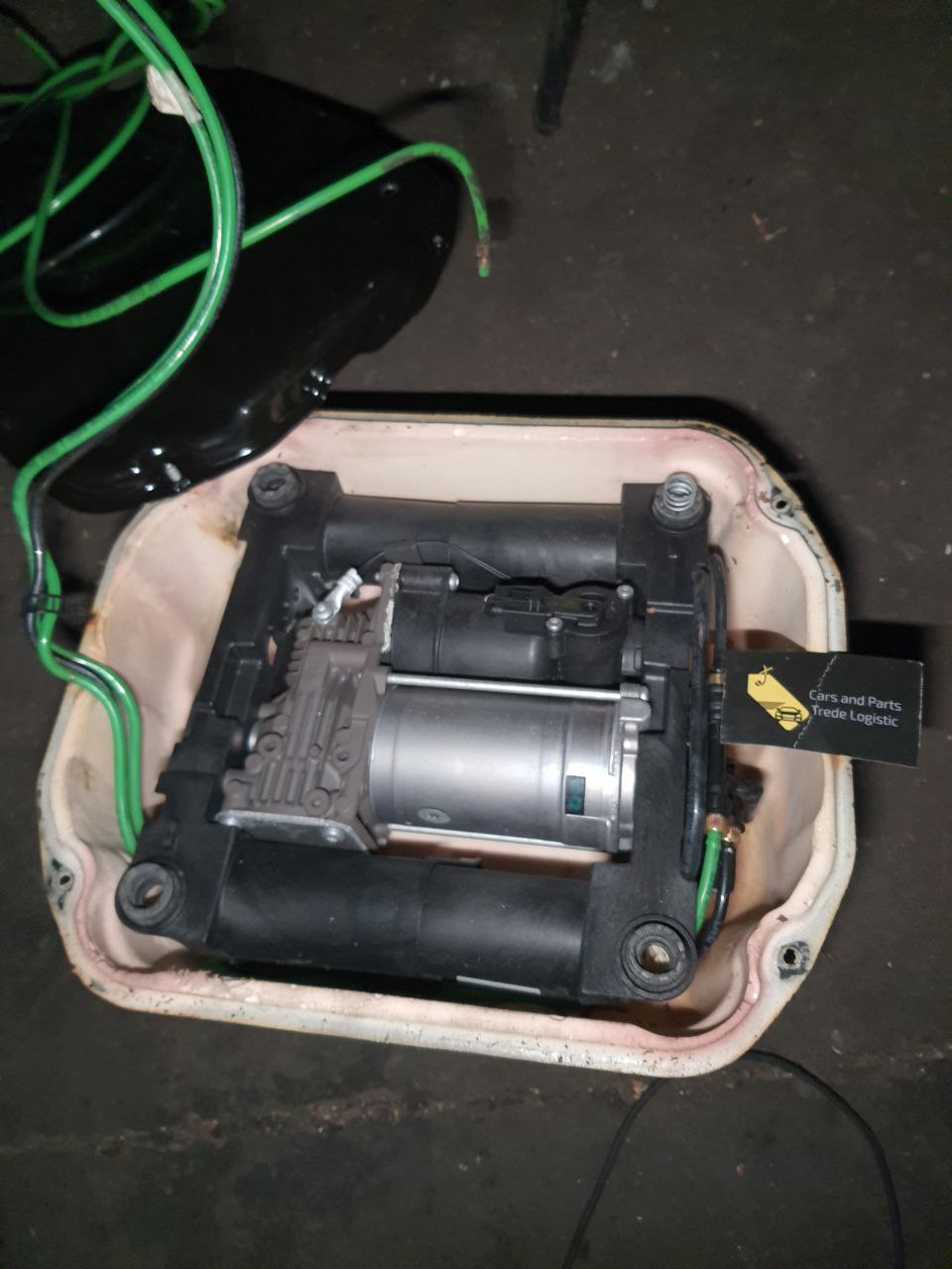 компресор пневмопідвіски Range Rover L322 (2002 - 2012)