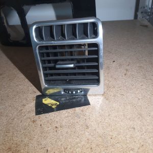 правий дефлектор приборної панелі Range Rover (L322 2002 - 2012, L405 2012 - 2021) Range Rover Sport (L320 2005 - 2013, L494 2013 - 2022) Land Rover Discovery 4 (L319, 2009-2017)