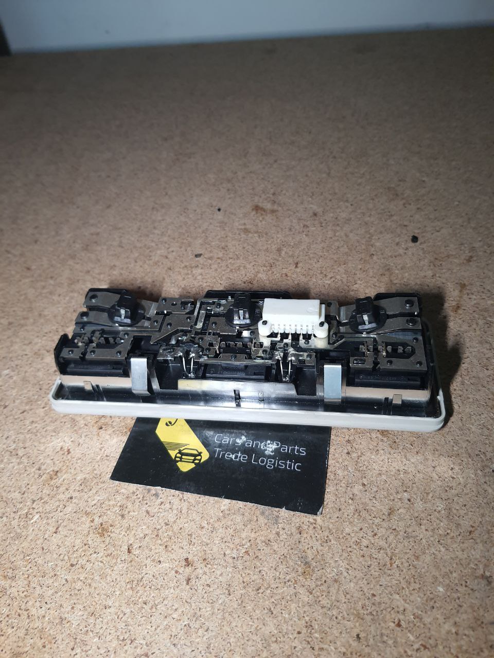 без двд задній плафон стелі Range Rover L322 (2002 - 2012)