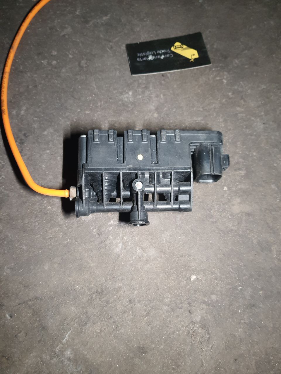 Блок клапанов керування пневмо, правый і лівий л322