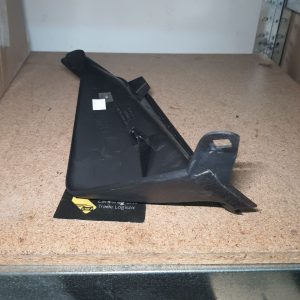 Нижня накладка задньої лівої стійки Range Rover L322