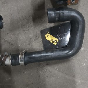 Кутовий Г-подібний патрубок опалювача (подача) Range Rover / Discovery