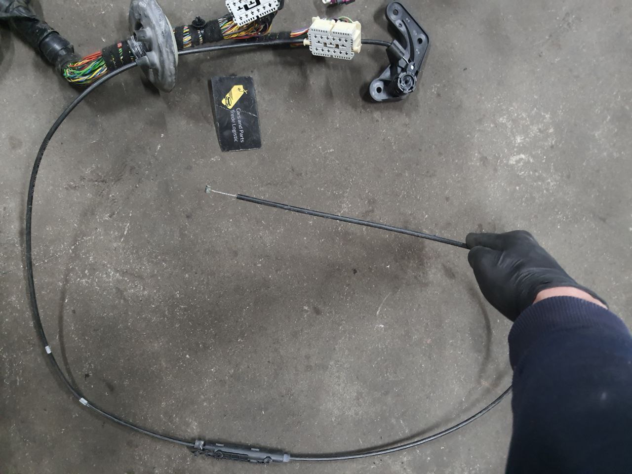 Трос відкриття капота Range Rover L322