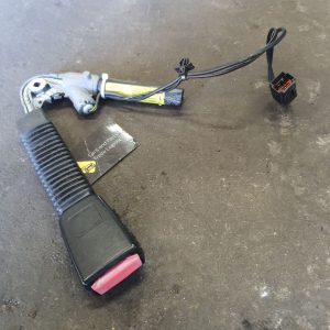 Лівий передній замок ремня безпеки л322