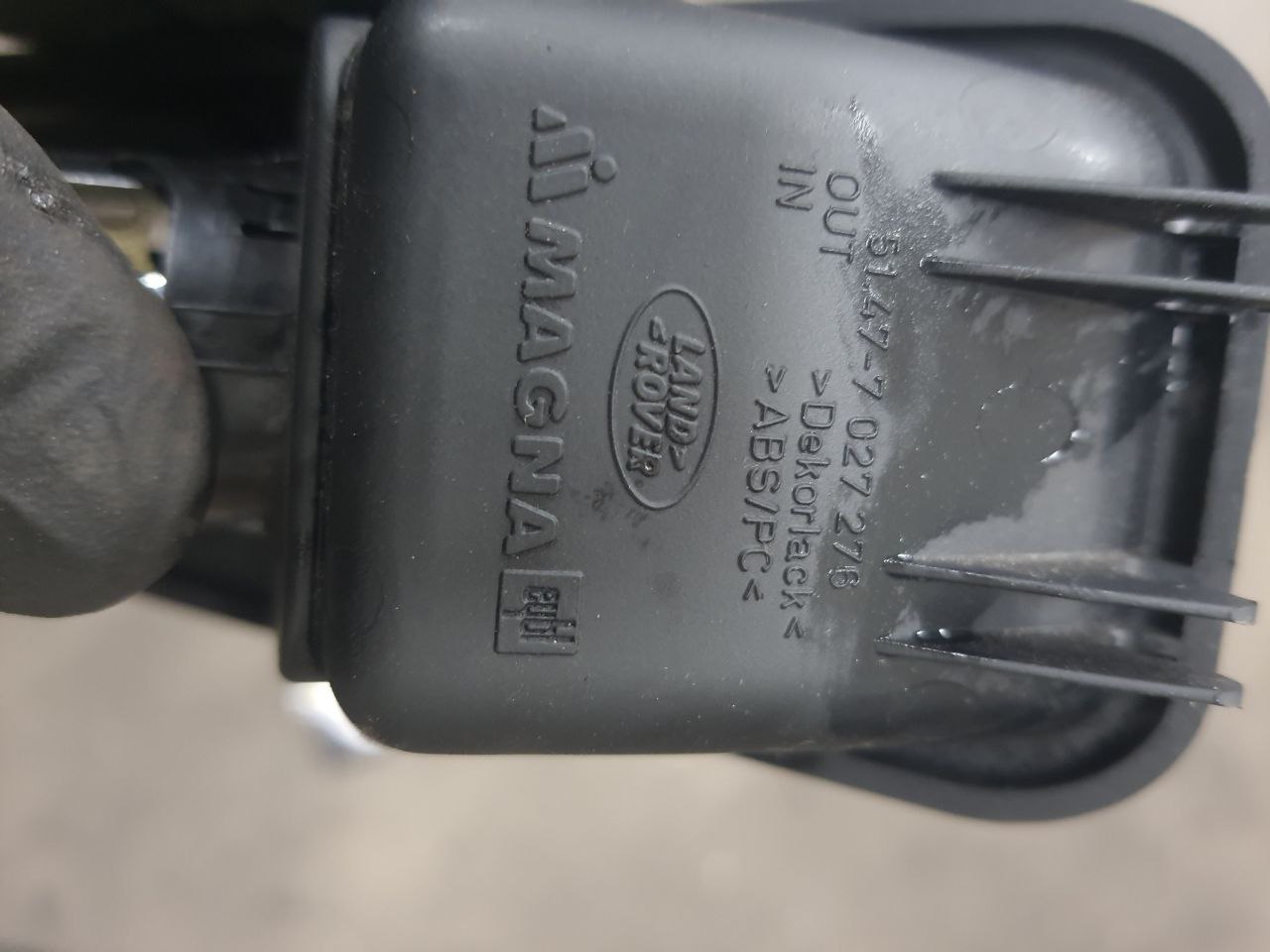 консполь прикурювача заднього ряду сидіннь Range Rover (L322 2002 - 2012) Range Rover Sport (L320 2005 - 2013) Land Rover Discovery 4 (L319, 2009-2016)