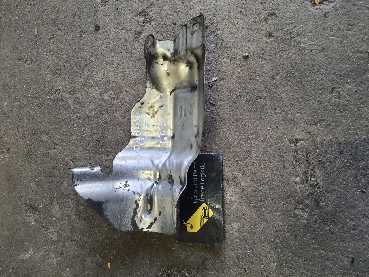 тепловий екран двигуна біля переднього кардану Range Rover L322 (2002 - 2012)