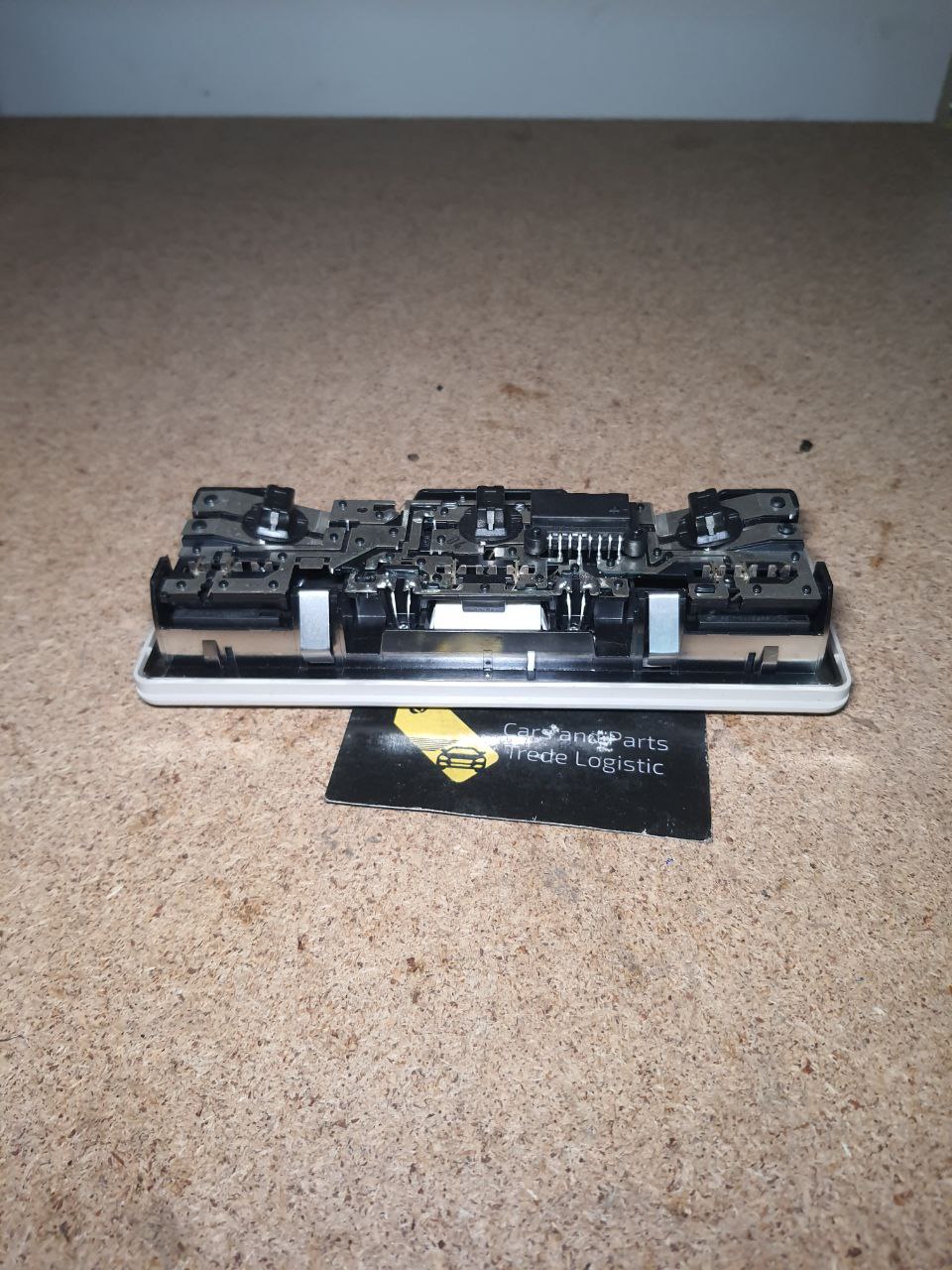 плафон підсвітки салону на стелі Range Rover L322 (2002 - 2012)