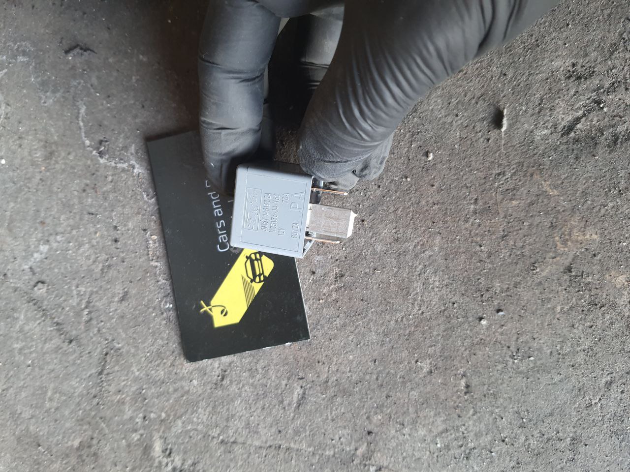 реле пневмопідвіски, реле двигуна сіре 70 ампер чотирьохконтактне Range Rover (L322 2002 - 2012)