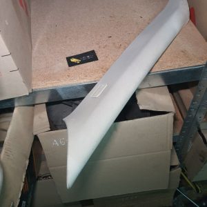 накладка передньої правої стойки Range Rover L322 (2002 - 2012)