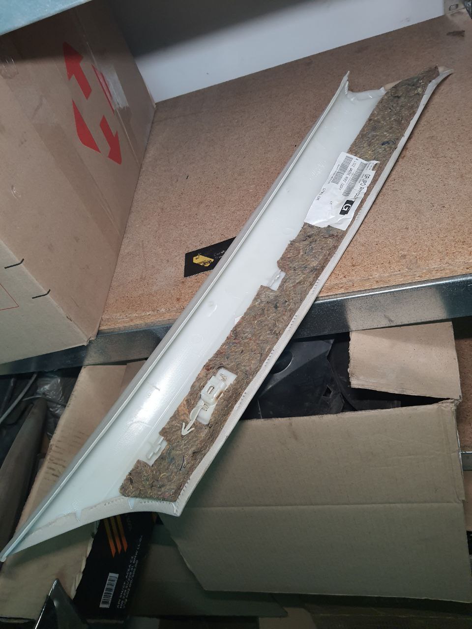 накладка передньої правої стойки Range Rover L322 (2002 - 2012) LR019778