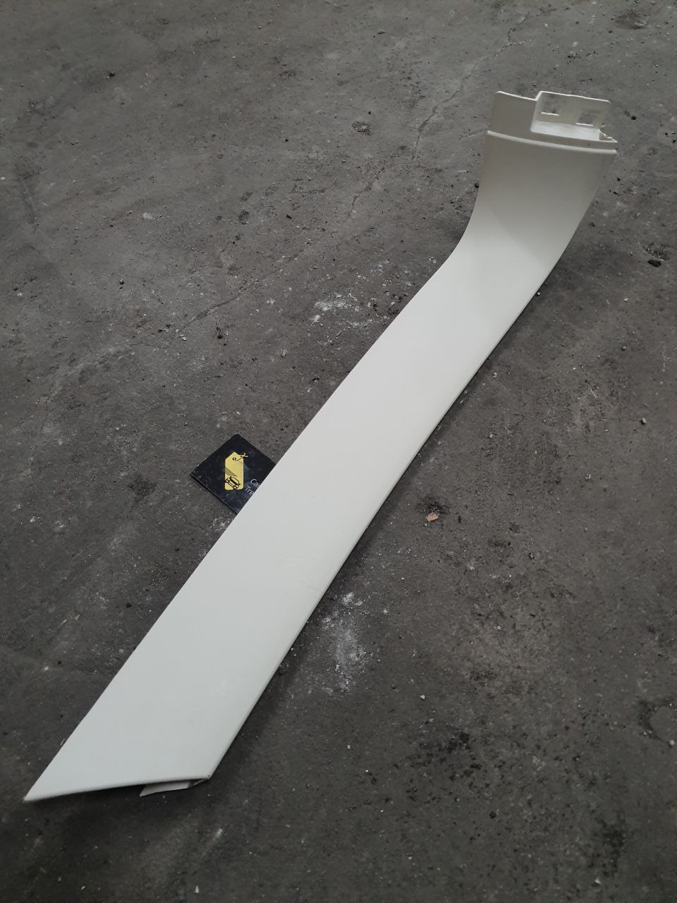 Ліва обшивка кришки багажника л322