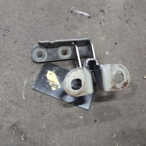 права верхня петля багажнику Range Rover L322 (2002 - 2012)