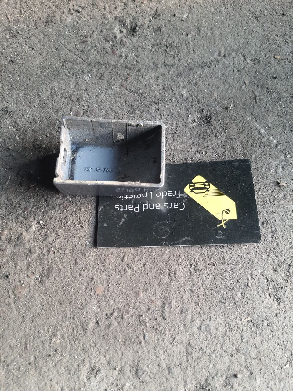 Заглушка личинки замка дверей водія л322