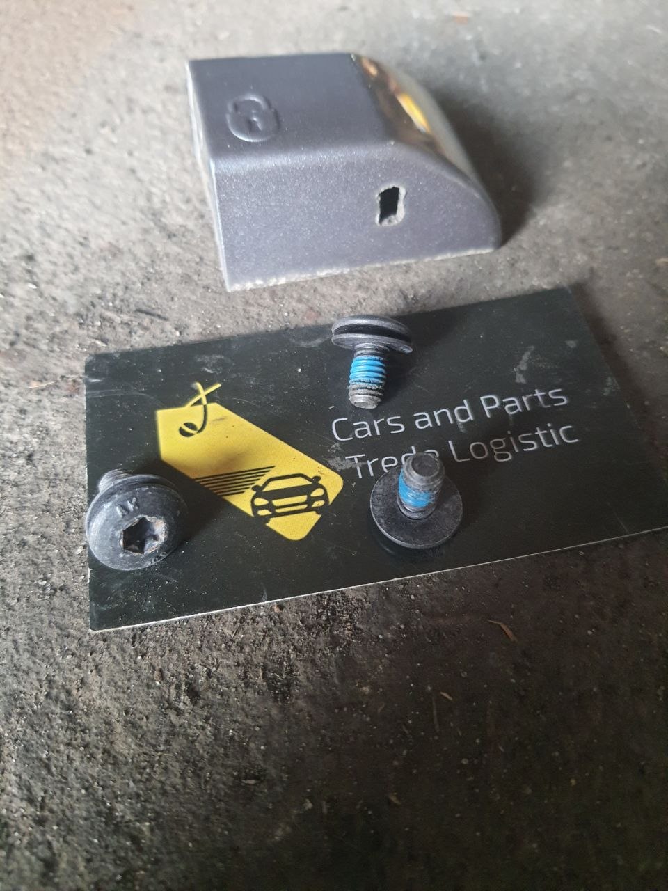 Болт кріплення замка дверей л322