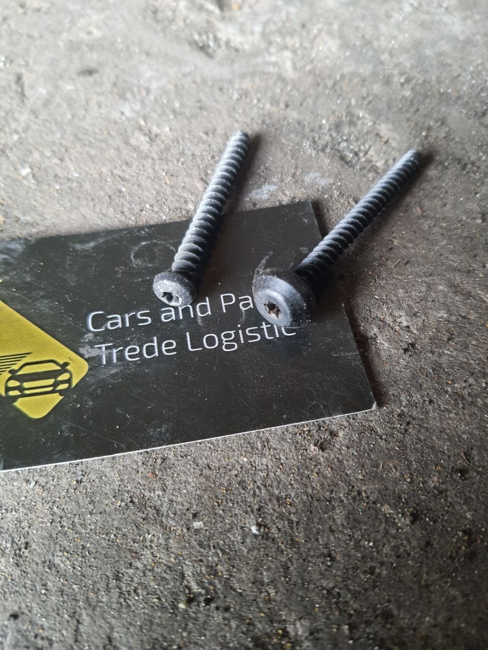 Задній болт кріплення дверной карти