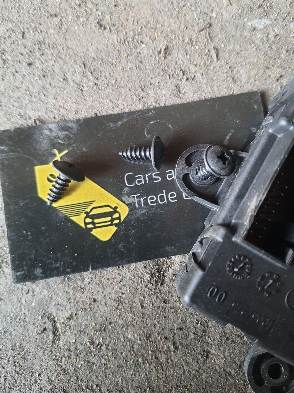 Комплект болтів кріплення блоку керування задніх дверей л322