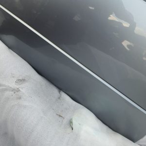 Нижній молдинг дверей водія л322