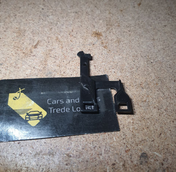 фіксатор індиктора сліпих зон правого дзеркала Range Rover L322