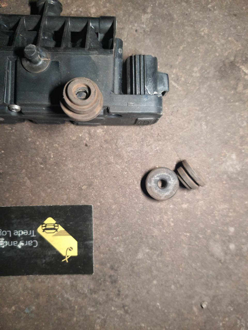 резинова втулка кріплення блоку клапанів Range Rover Range Rover L322 / L320